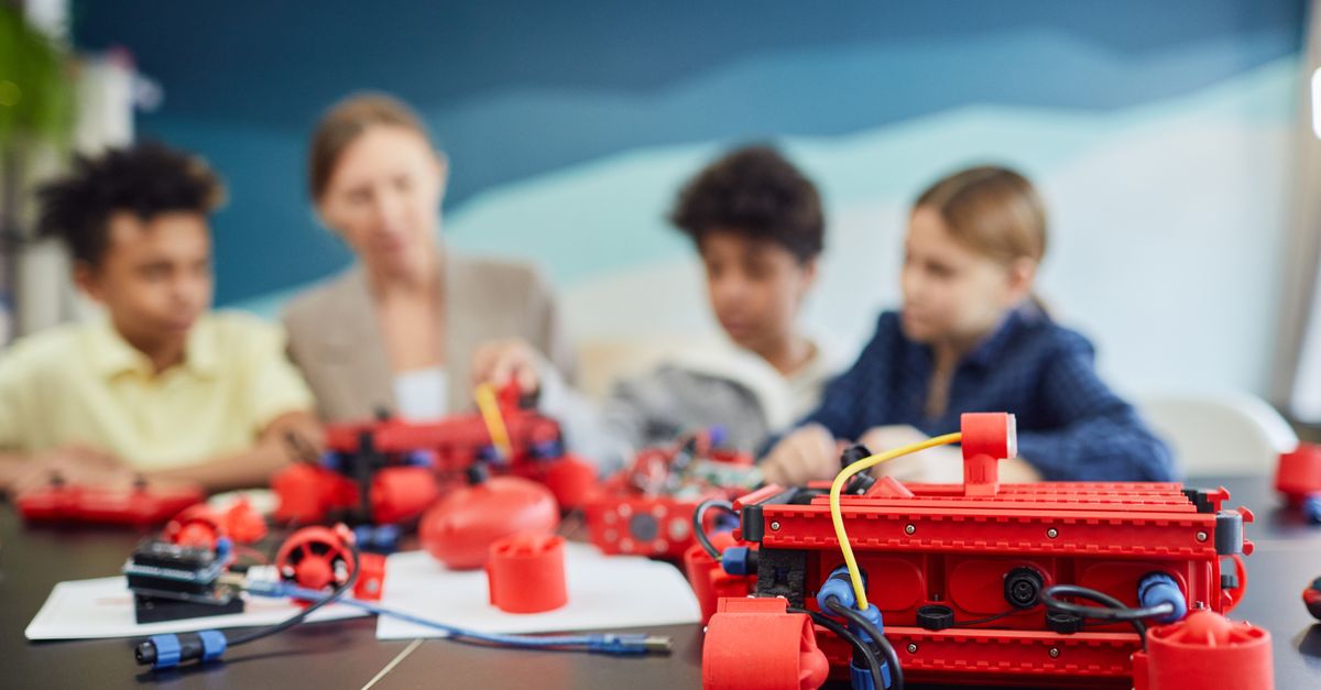 Mech-5 vs Botley: Which Screen-Free Coding Toy Fits Better?