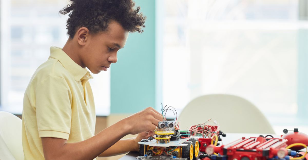 Robot Factory vs Code & Go Robot Mouse for Younger Kids